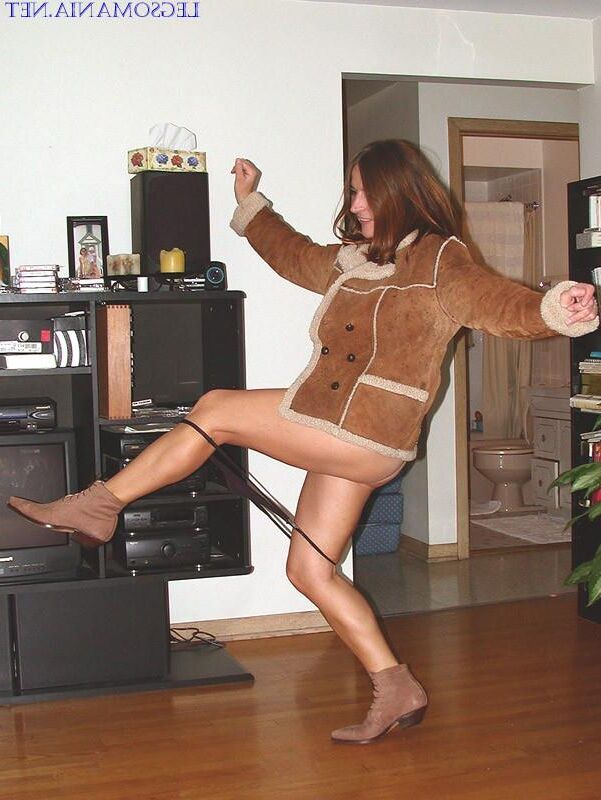 Alice in pantyhose legsomania