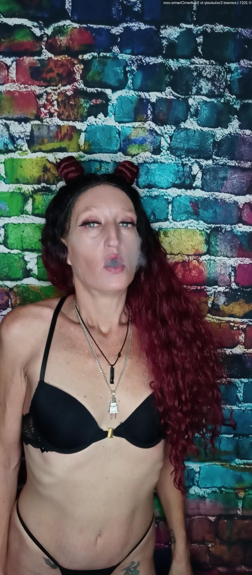 Smoking Girls.