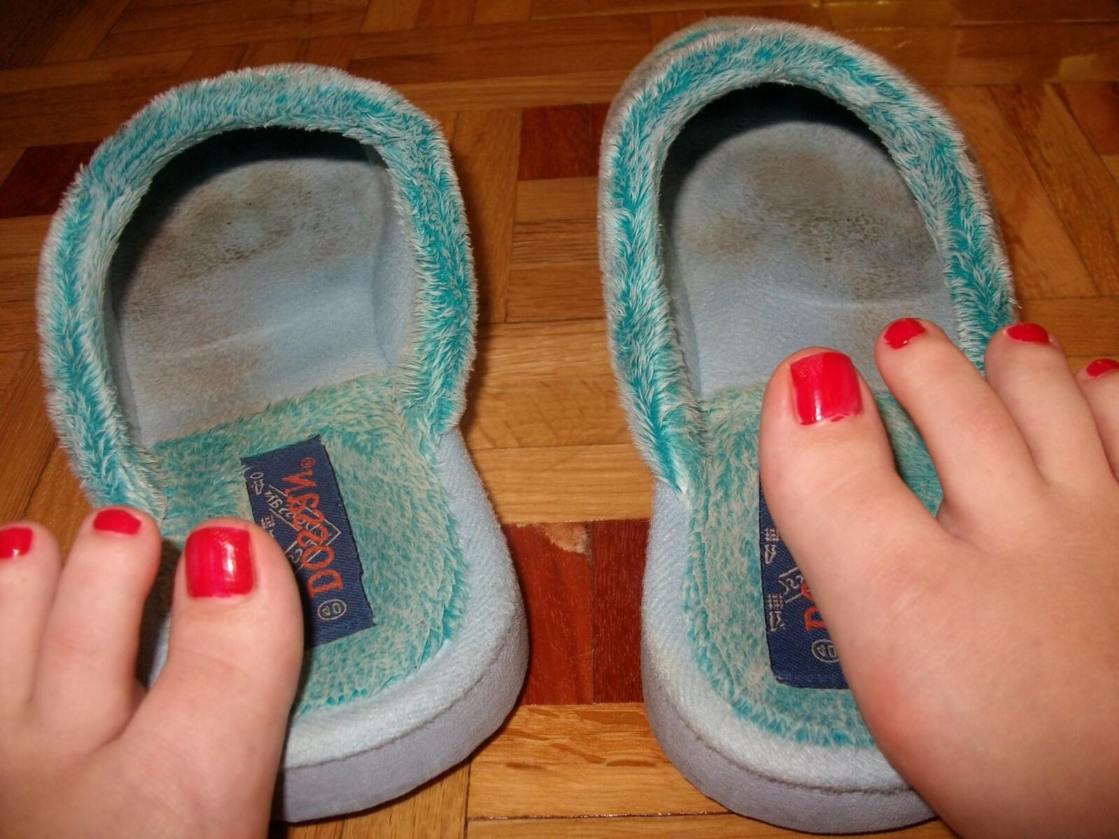 POOL FEET, USED SHOES AND SLEEPERS (SPAIN)