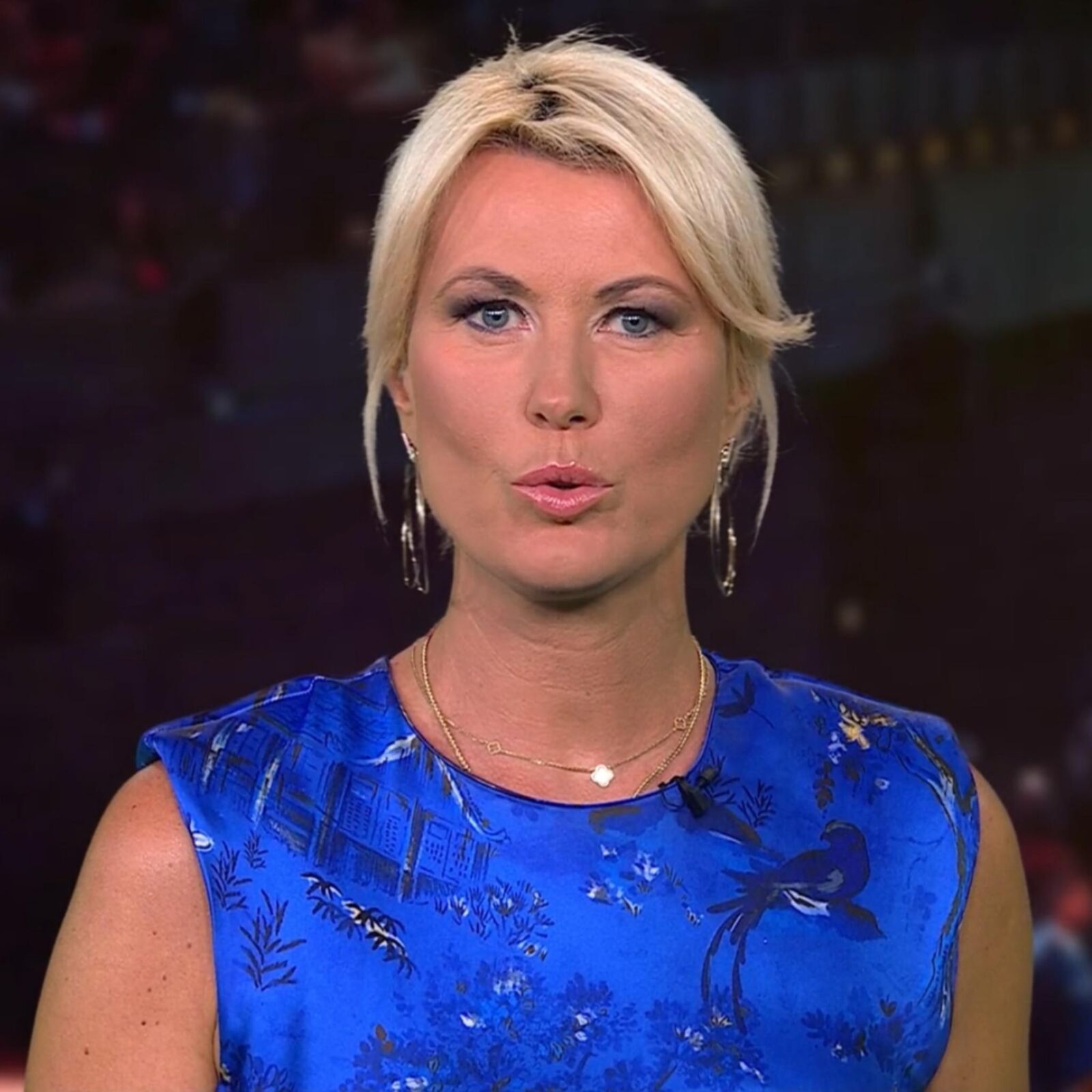 Kamilla S. geile Fickschlampe im sexy blauen Satinkleid ! 