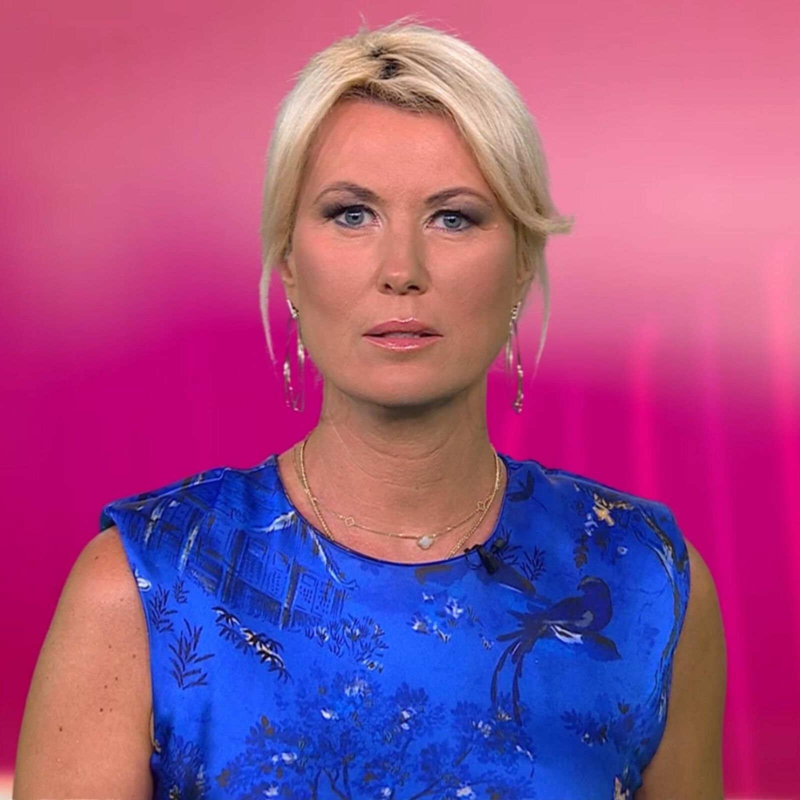 Kamilla S. geile Fickschlampe im sexy blauen Satinkleid ! 