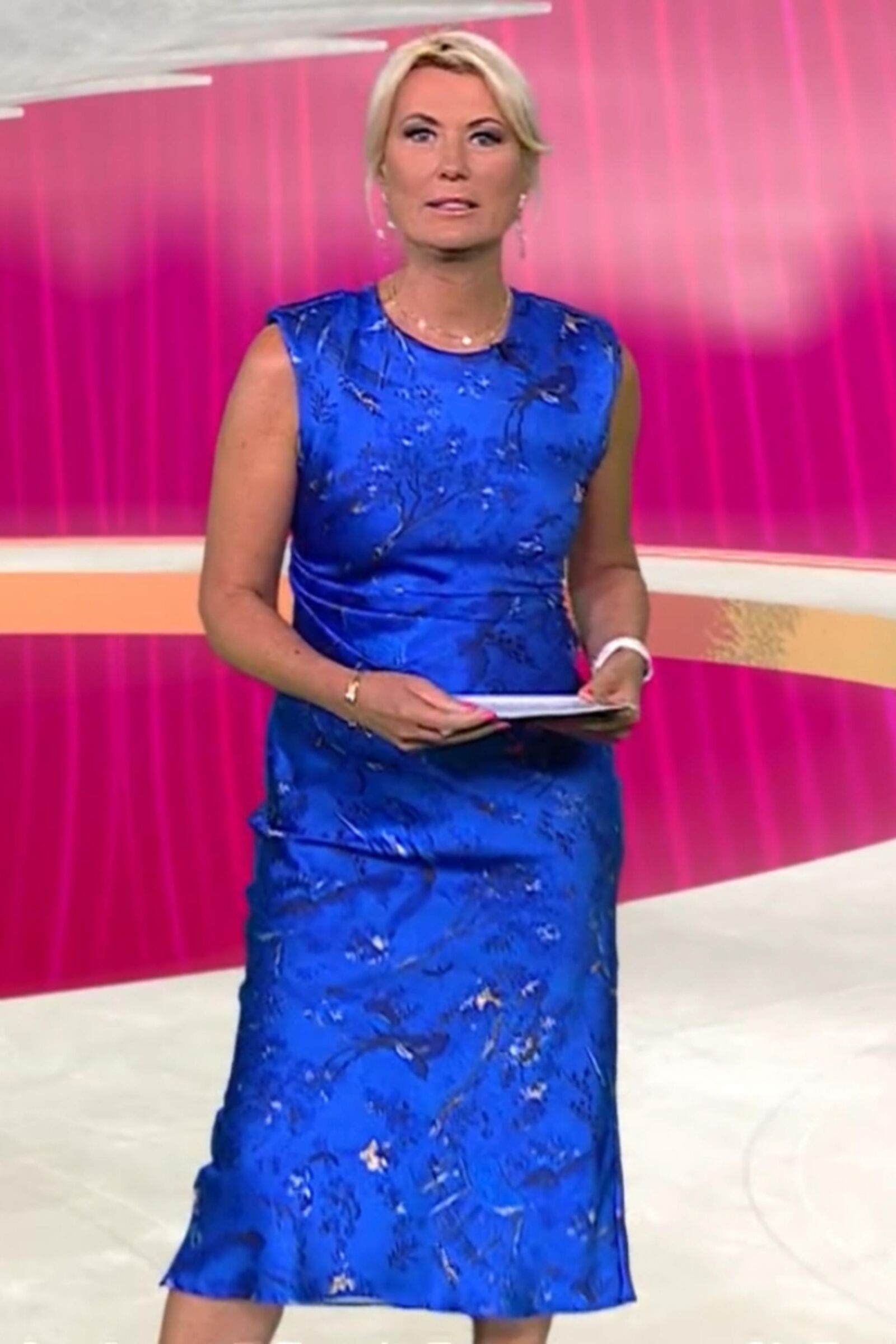 Kamilla S. geile Fickschlampe im sexy blauen Satinkleid ! 
