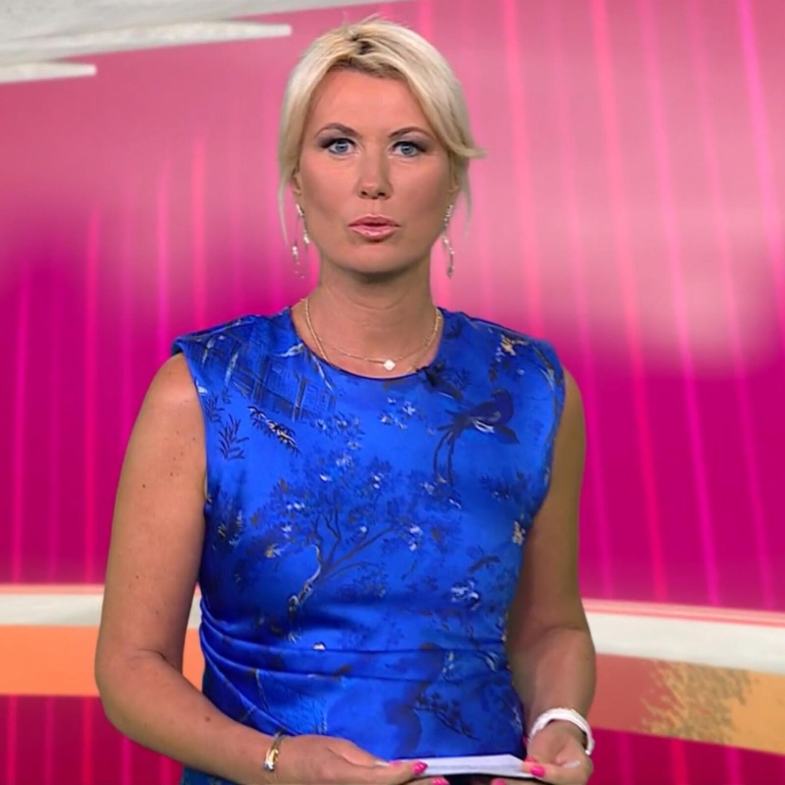 Kamilla S. geile Fickschlampe im sexy blauen Satinkleid ! 