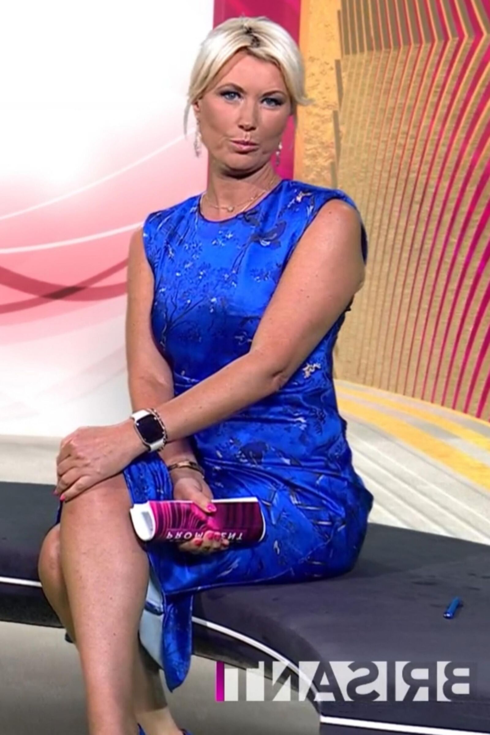 Kamilla S. geile Fickschlampe im sexy blauen Satinkleid ! 