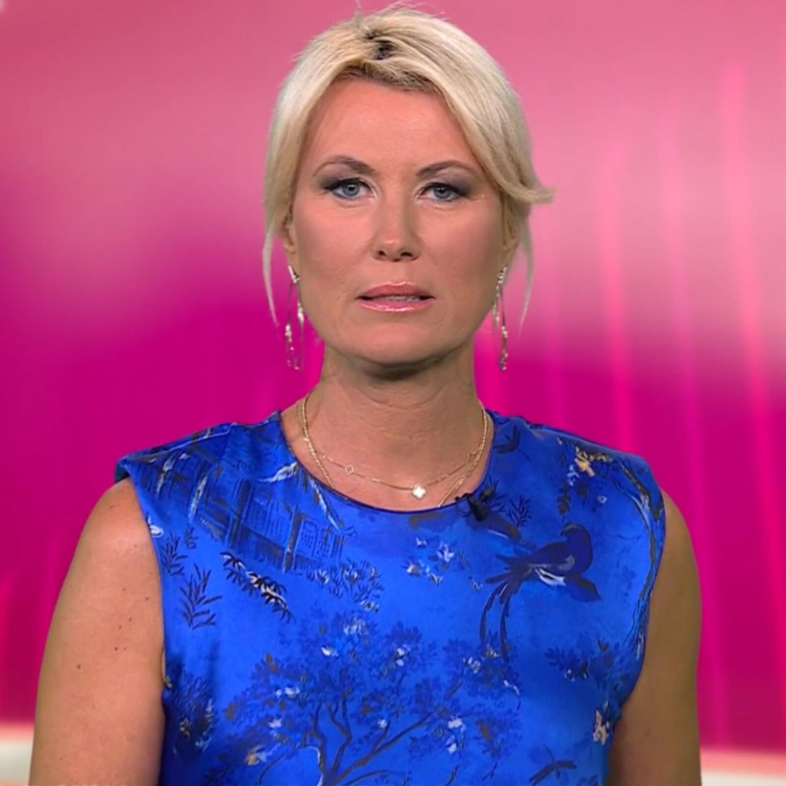 Kamilla S. geile Fickschlampe im sexy blauen Satinkleid ! 