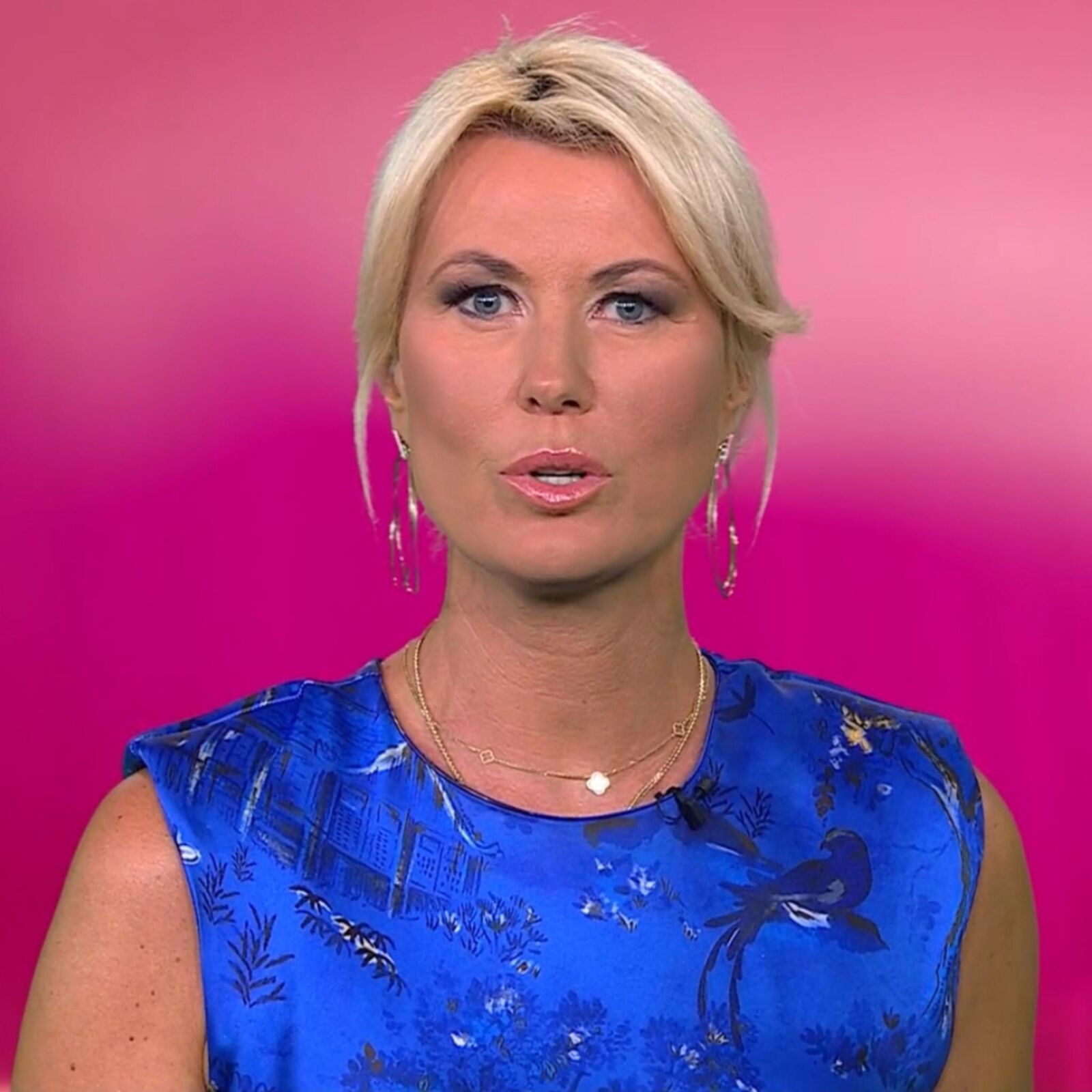Kamilla S. geile Fickschlampe im sexy blauen Satinkleid ! 