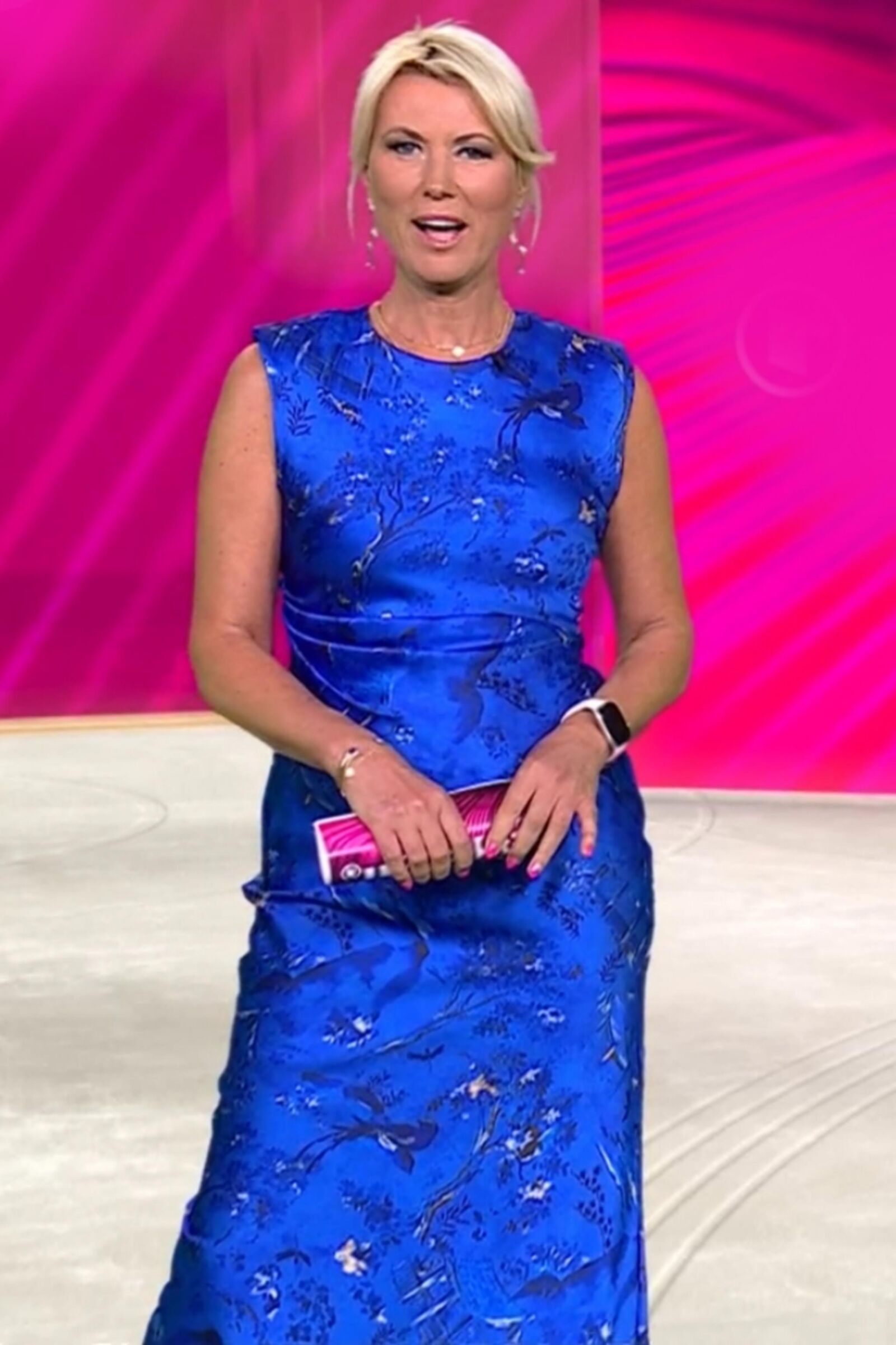 Kamilla S. geile Fickschlampe im sexy blauen Satinkleid ! 