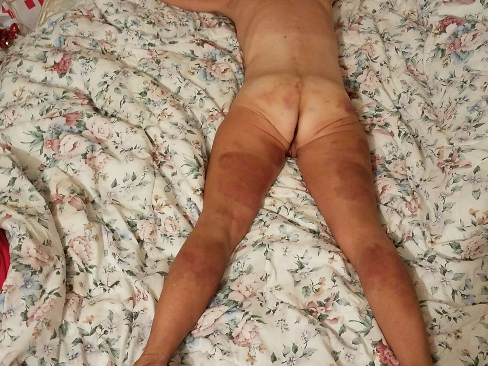 BDSMおばあちゃんの売春婦スキニー拒食症