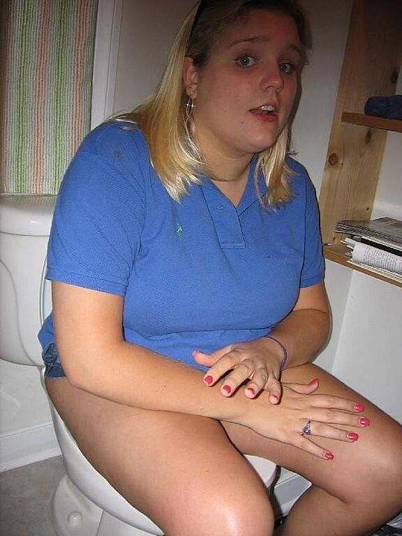 Ela precisa de um mijo. 