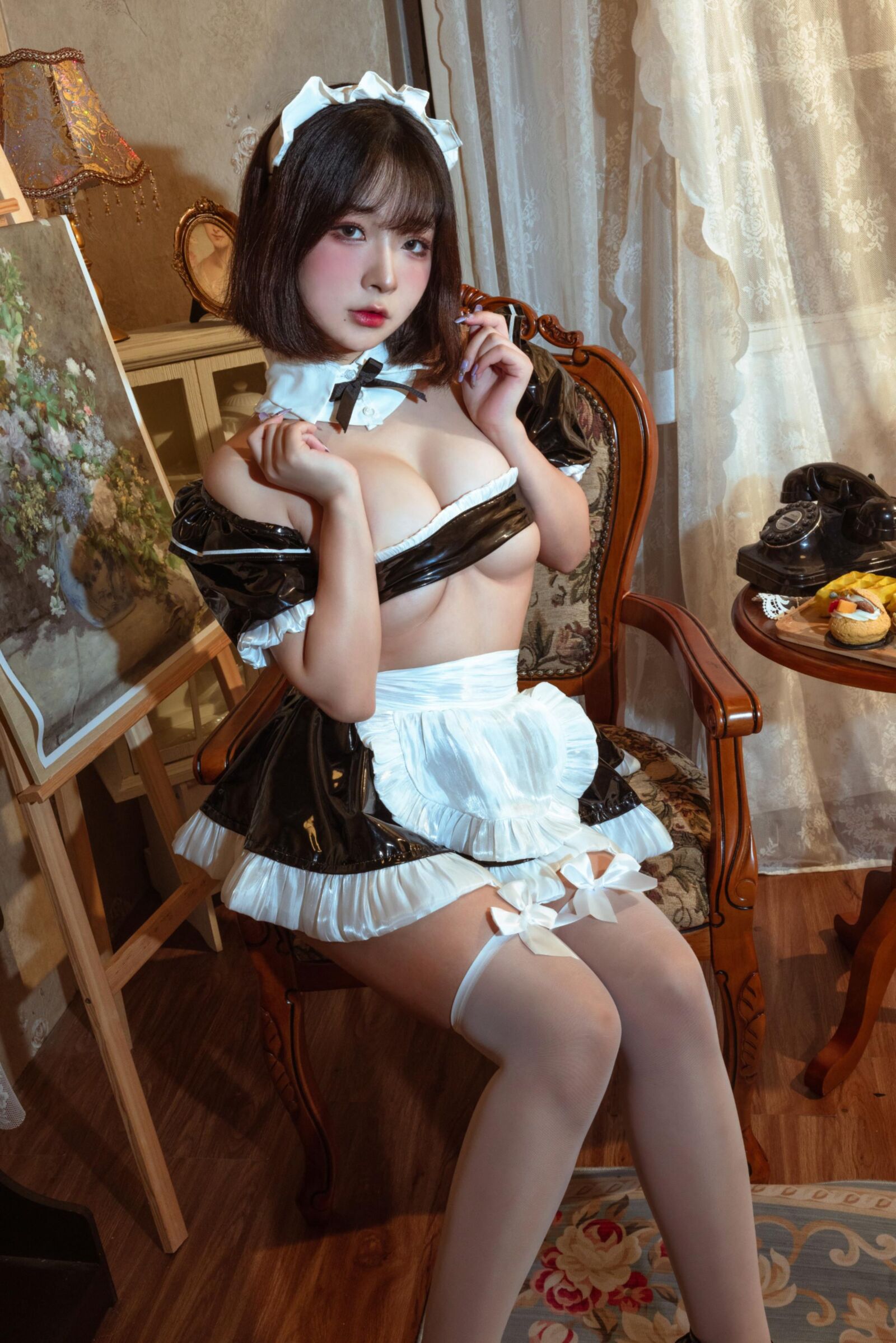 奉仕するユウフイのメイド