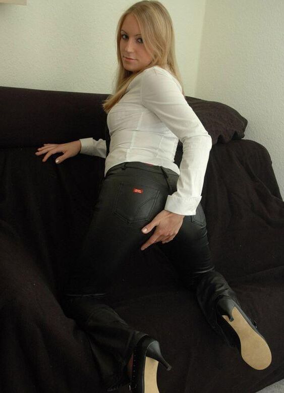 Sexy Frauen in Leder