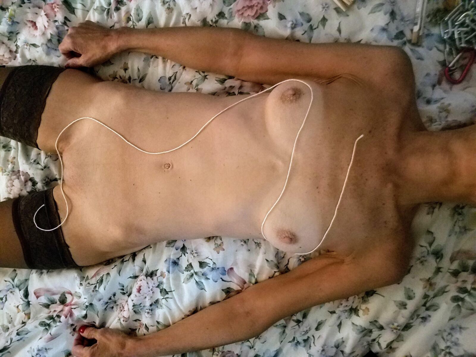 BDSMおばあちゃんの売春婦スキニー拒食症