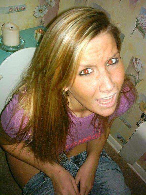 トイレでアクションを放尿する女性