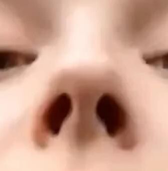 Me chupo el semen de su nariz para mi maestro