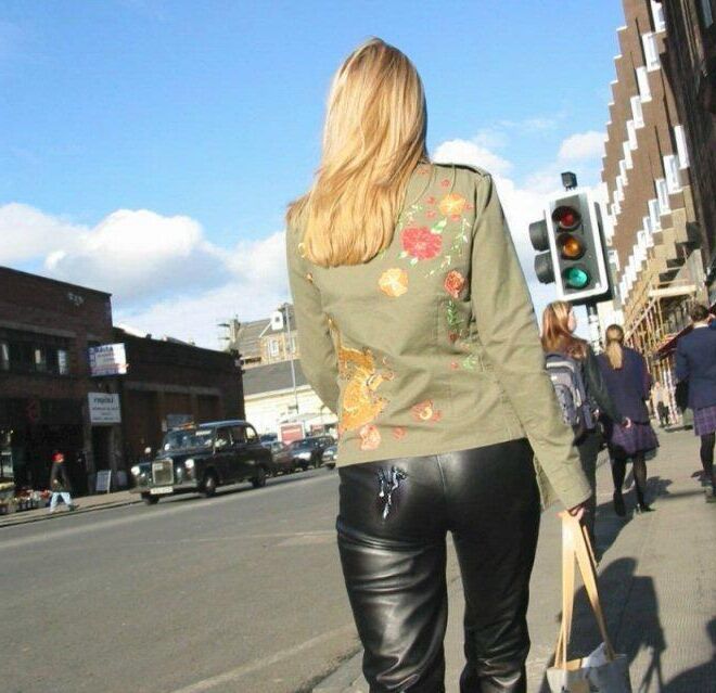 Sexy Frauen in Leder