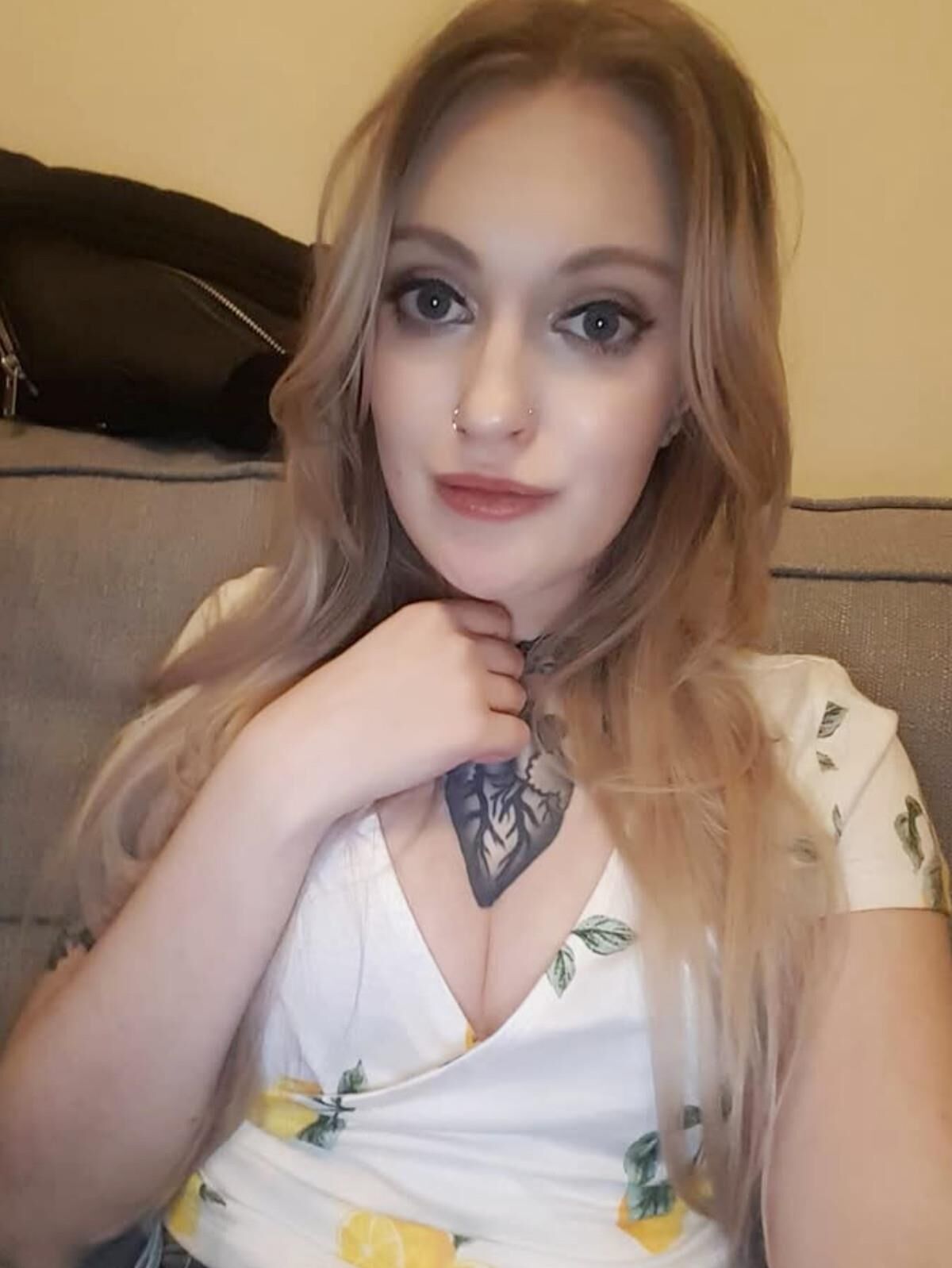 Lindas garotas para se submeter e servir