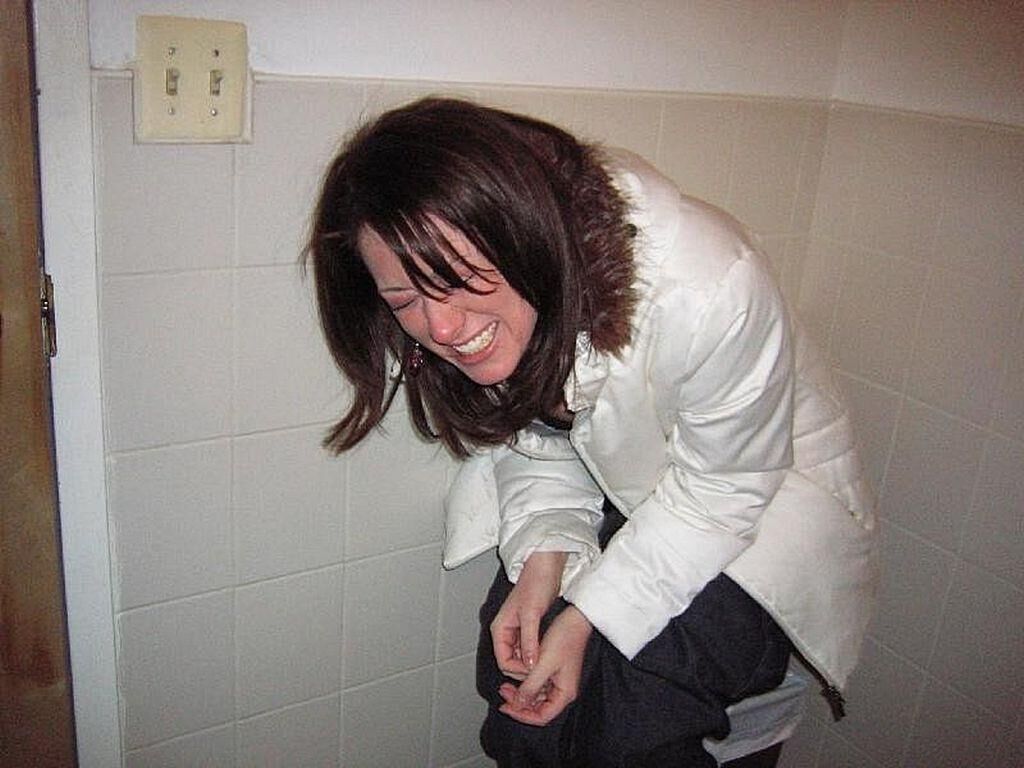 トイレでアクションを放尿する女性