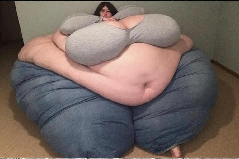 Heavy honeys, fat spilling everywhere