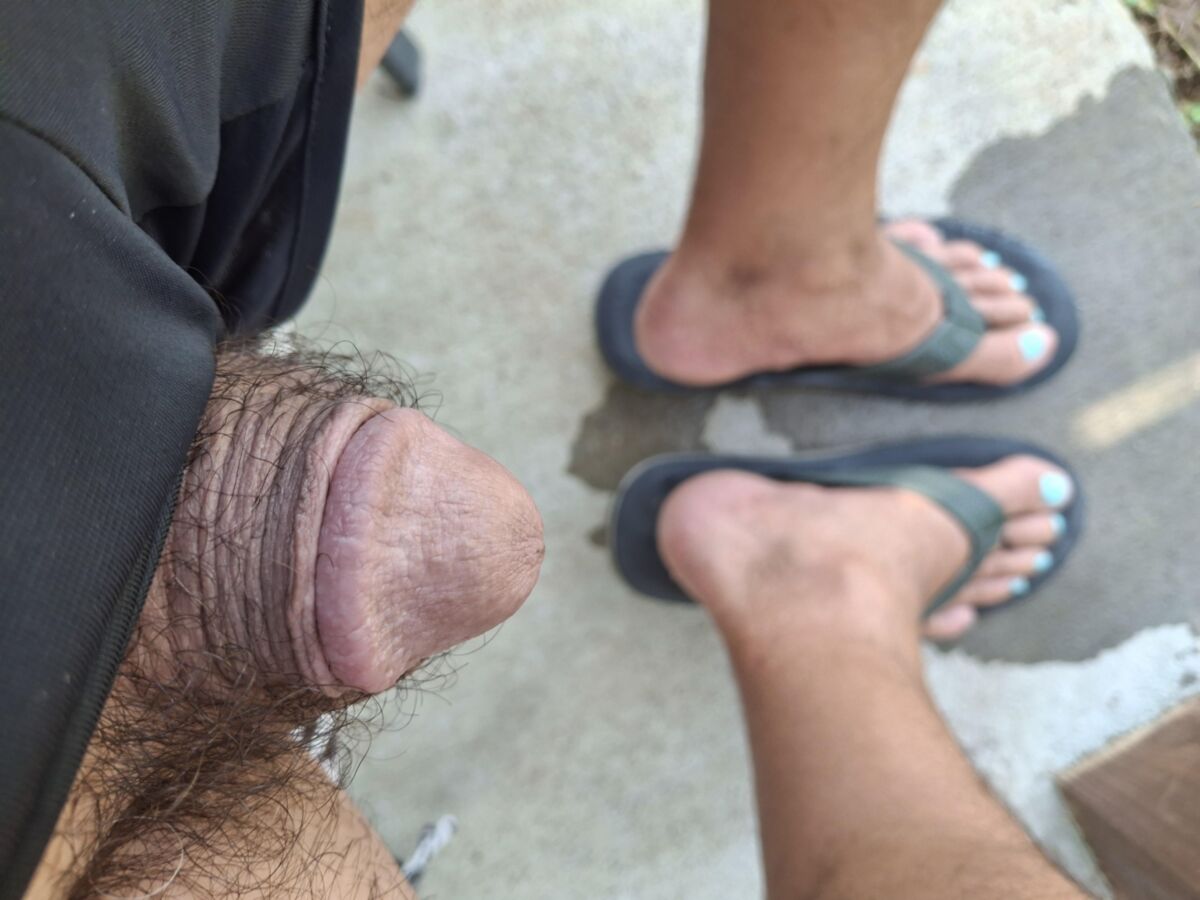 Mit Flip Flops auf meine Füße pissen