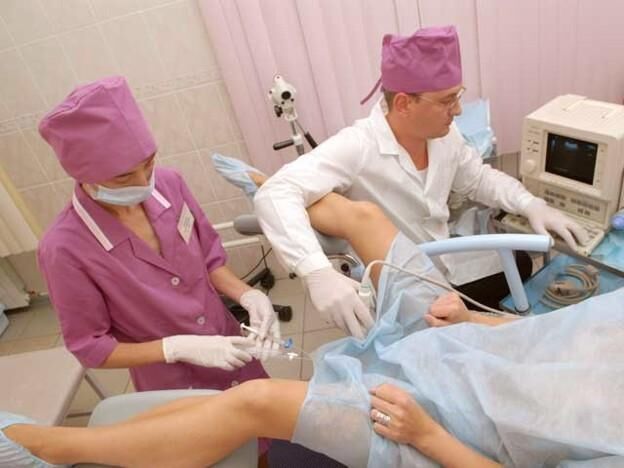 Medizinische Untersuchung von Frauen