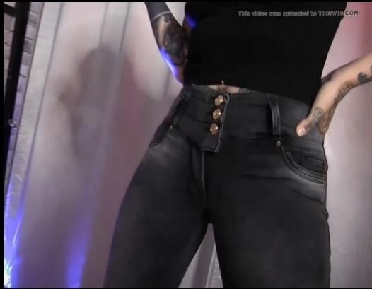 goth girl pissing her jeans