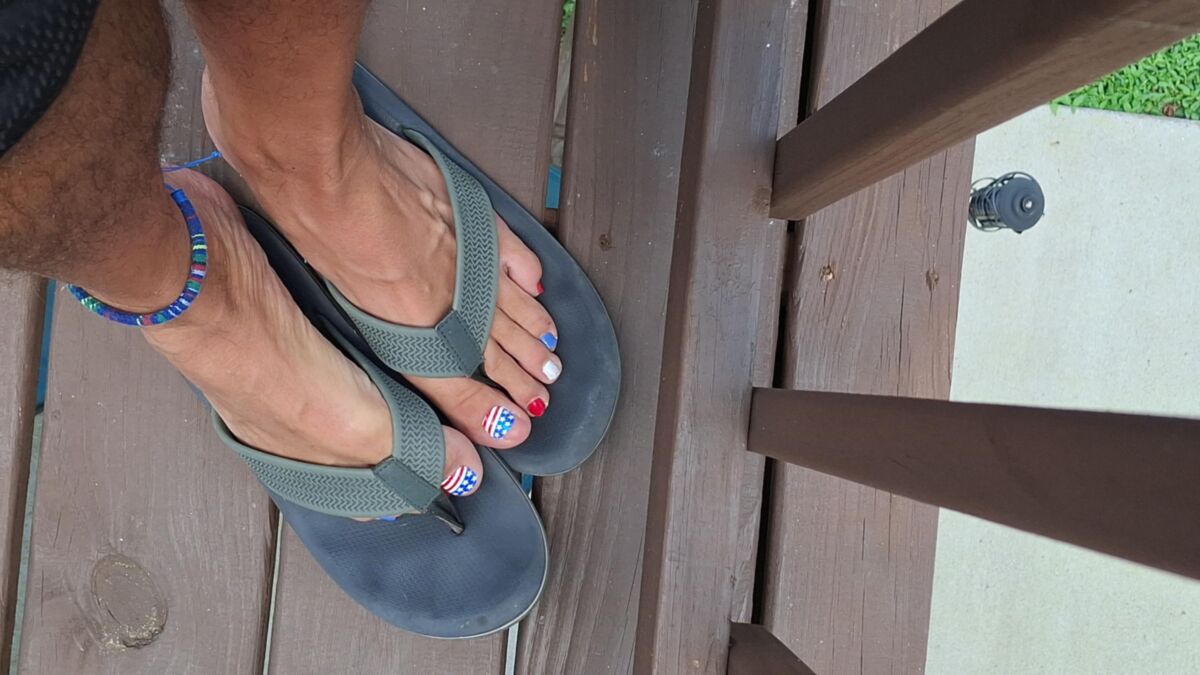 Anbetung und Absprung auf meinen Flip Flop Füßen