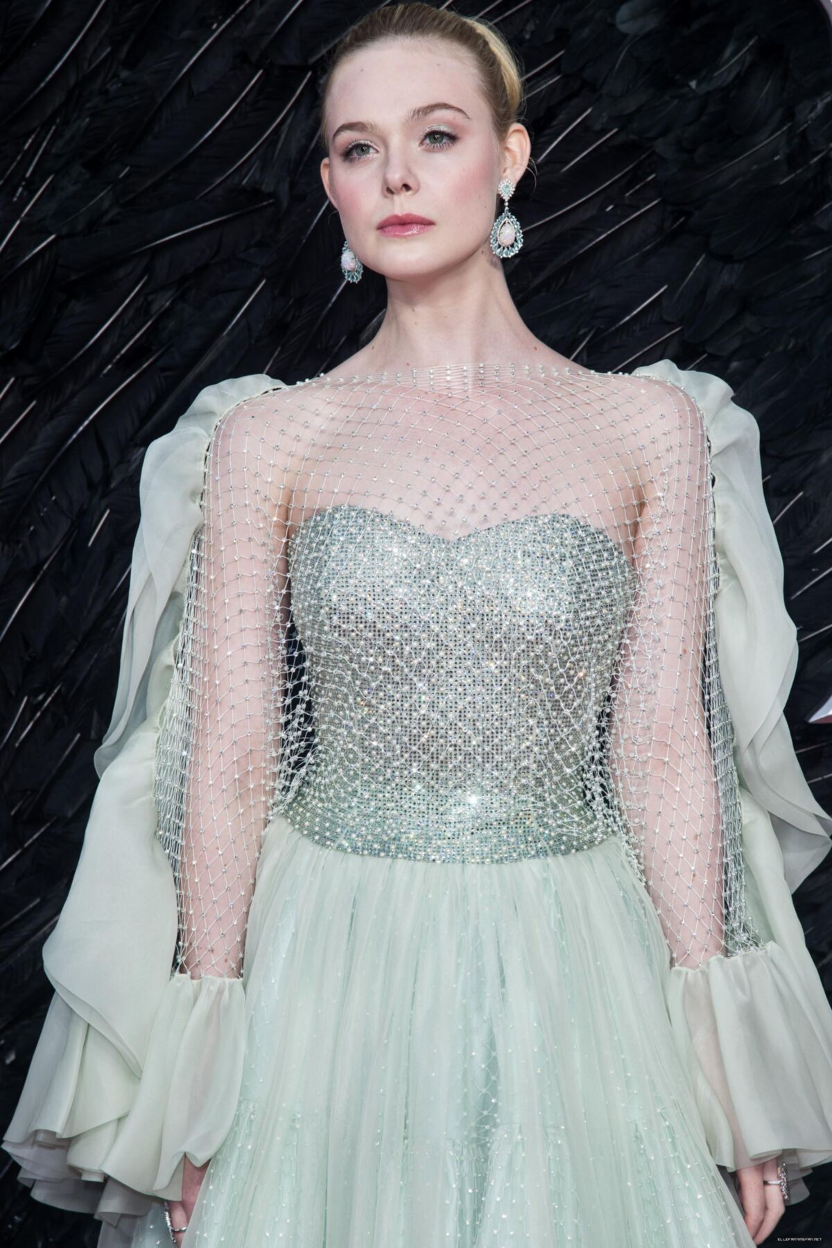 Celeb élégant teen salope Elle Fanning, élégant sperme et pisse put