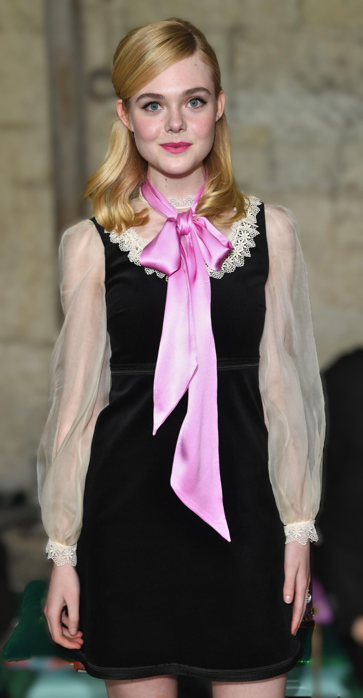 Celeb élégant teen salope Elle Fanning, élégant sperme et pisse put