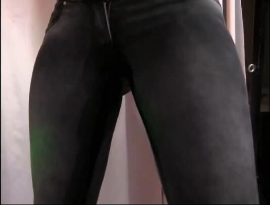 goth girl pissing her jeans