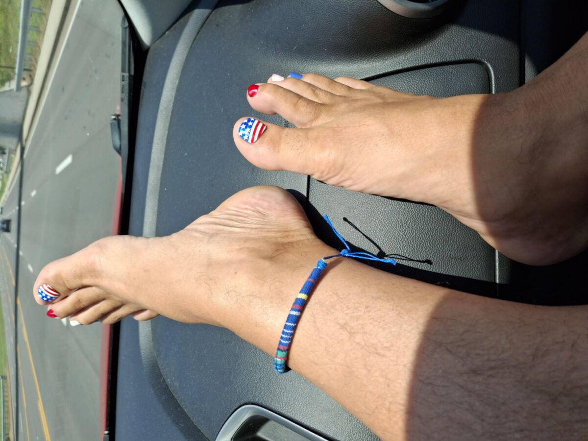 Anbetung und Absprung auf meinen Flip Flop Füßen