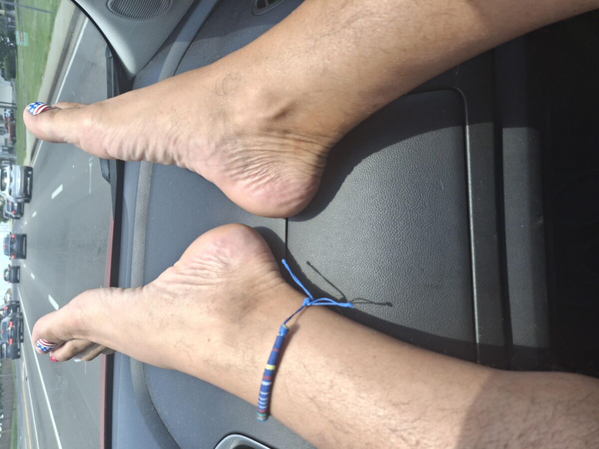 Anbetung und Absprung auf meinen Flip Flop Füßen