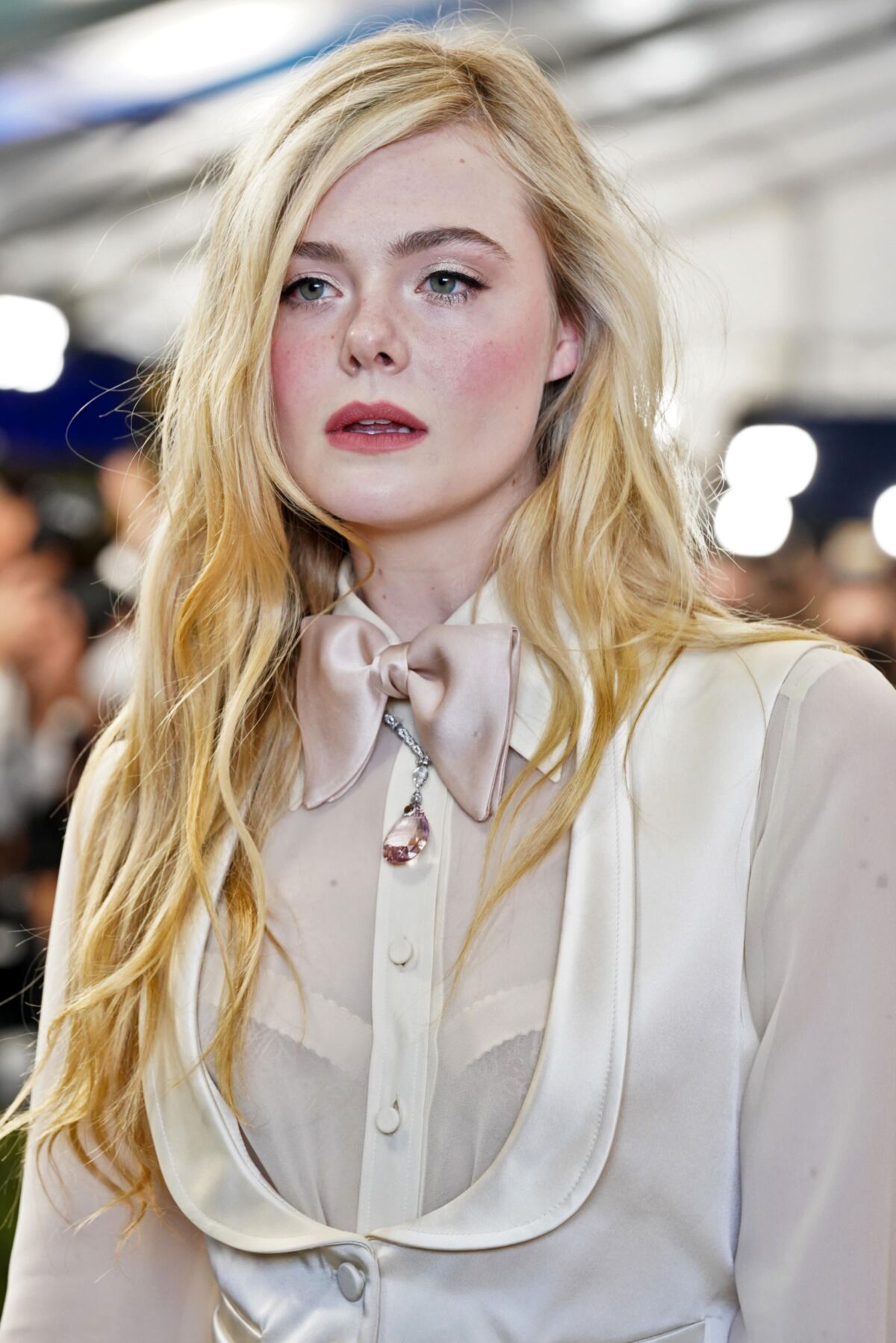 Celeb élégant teen salope Elle Fanning, élégant sperme et pisse put