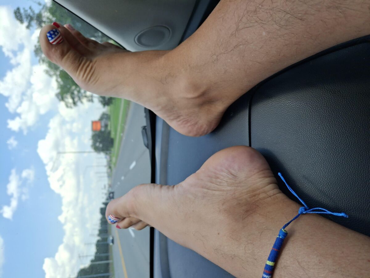 Anbetung und Absprung auf meinen Flip Flop Füßen