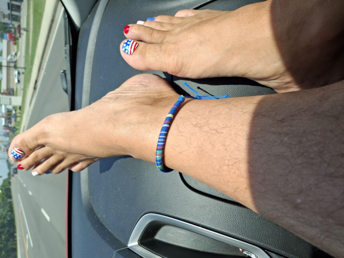 Anbetung und Absprung auf meinen Flip Flop Füßen