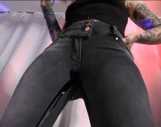 goth girl pissing her jeans