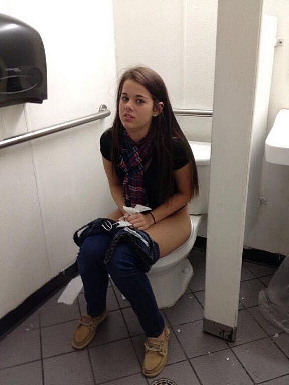 次回はトイレで私は喜んであなたの小便を飲みます