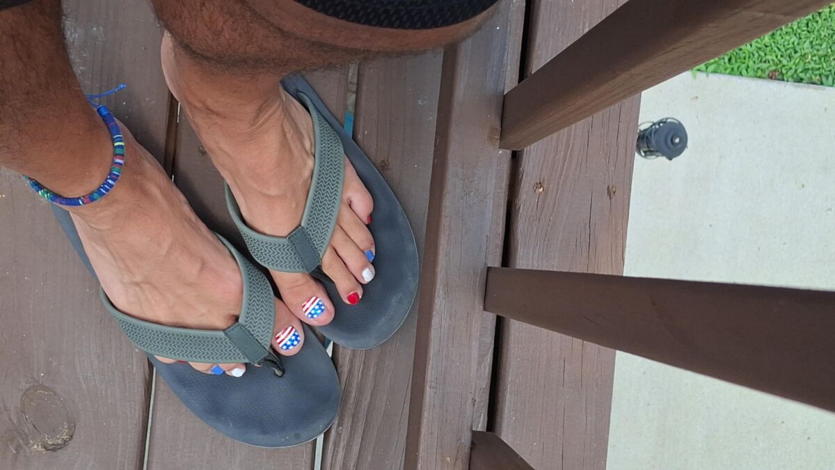 Anbetung und Absprung auf meinen Flip Flop Füßen