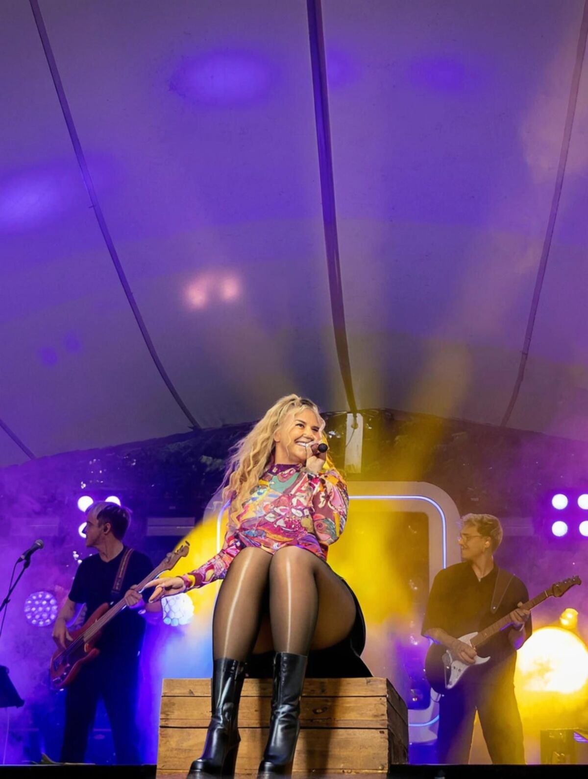 AI Beatrice Egli in Nylons 