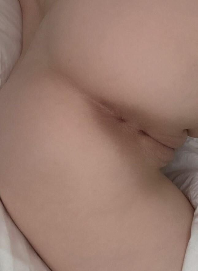 Cheating White Latina Slut Shows Pussy
