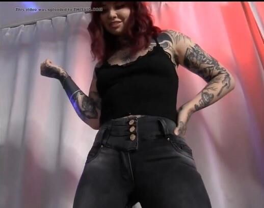 goth girl pissing her jeans