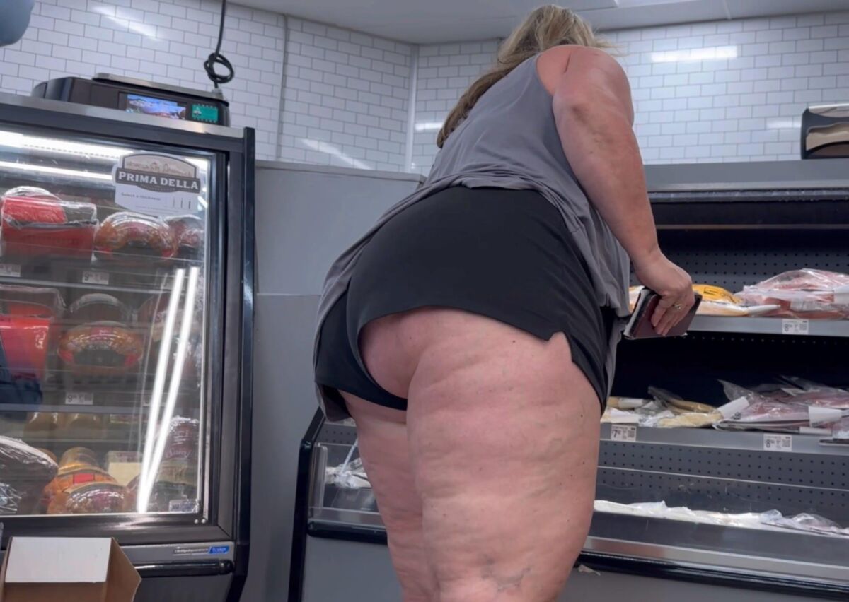 Candid BBW Big Ass Milf Cheeks In Shorts