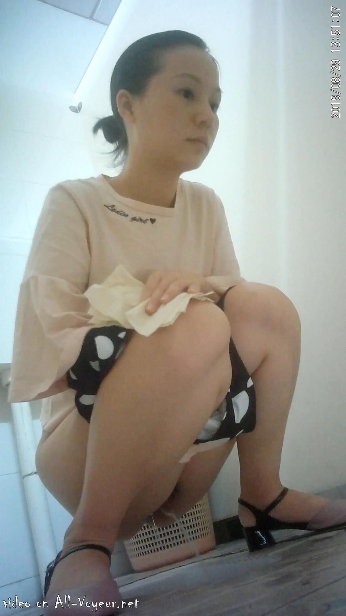 WC Voyeur. Peeing chinese wet hairy pussy 