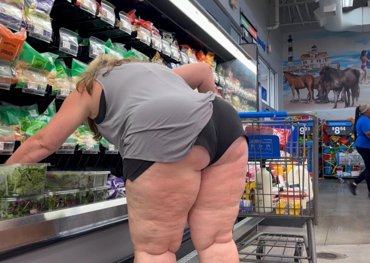 Candid BBW Big Ass Milf Cheeks In Shorts