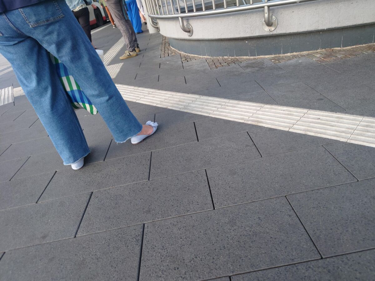 荒くて疲れた成熟した足