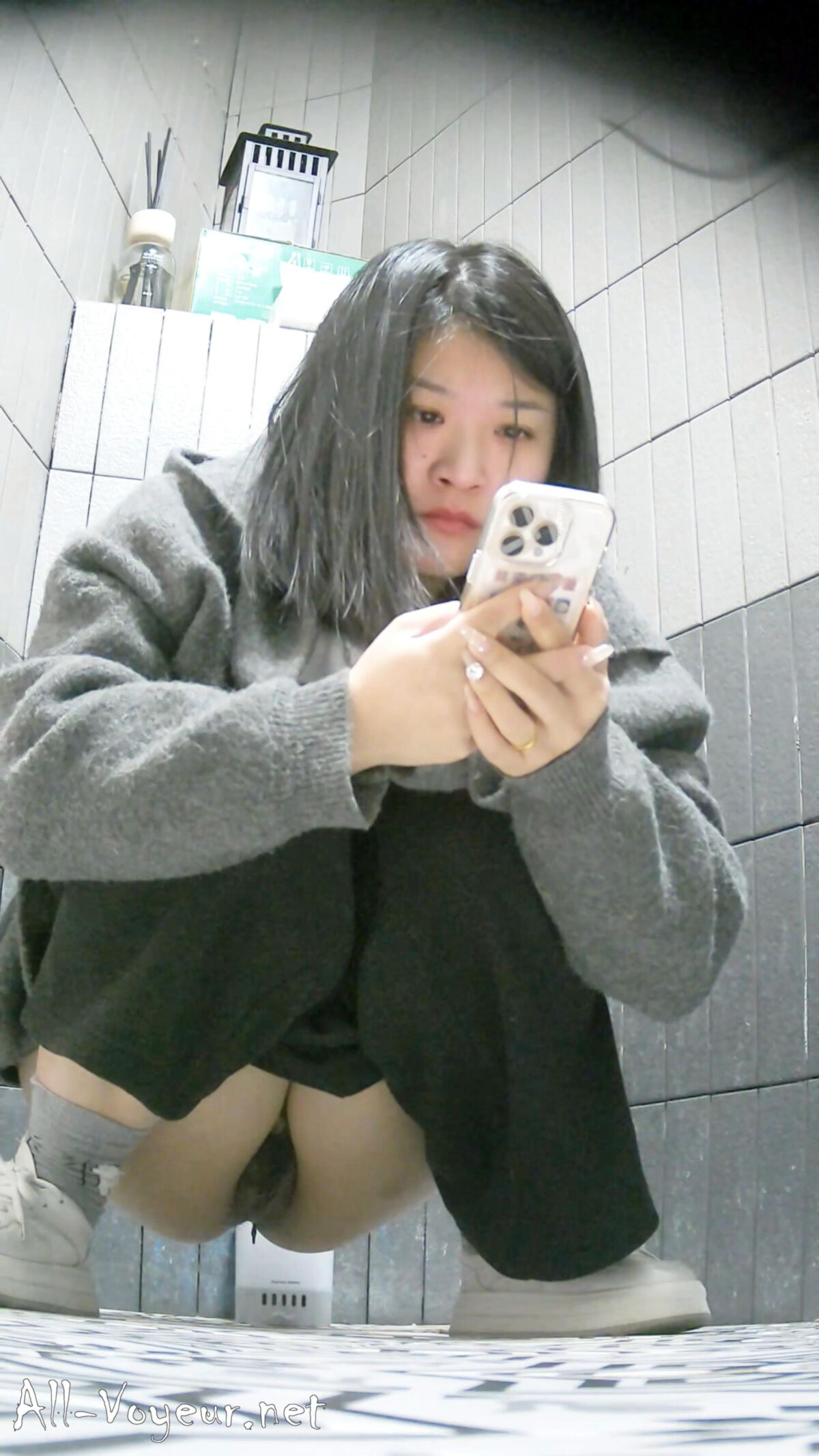WC Voyeur. Peeing chinese wet hairy pussy 