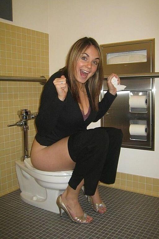 次回はトイレで私は喜んであなたの小便を飲みます