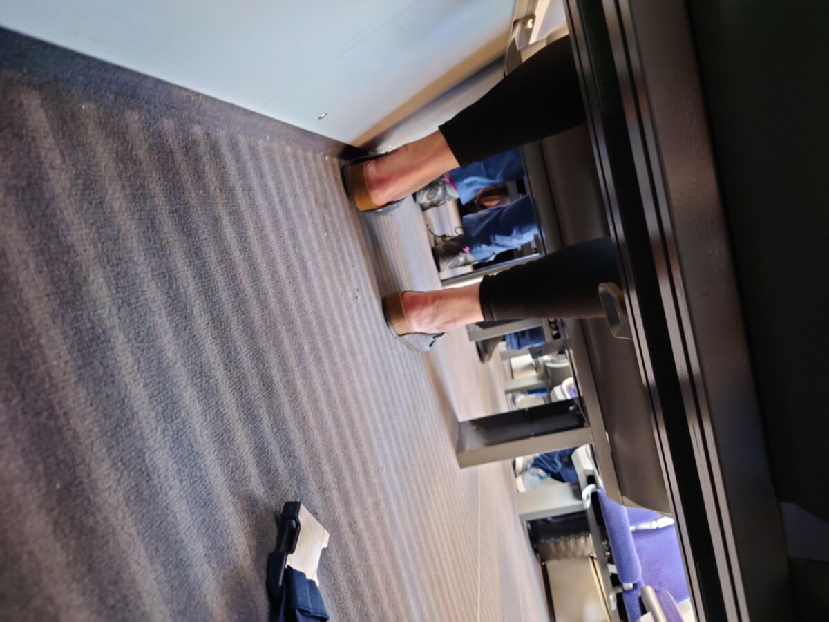 彼女はスライドします