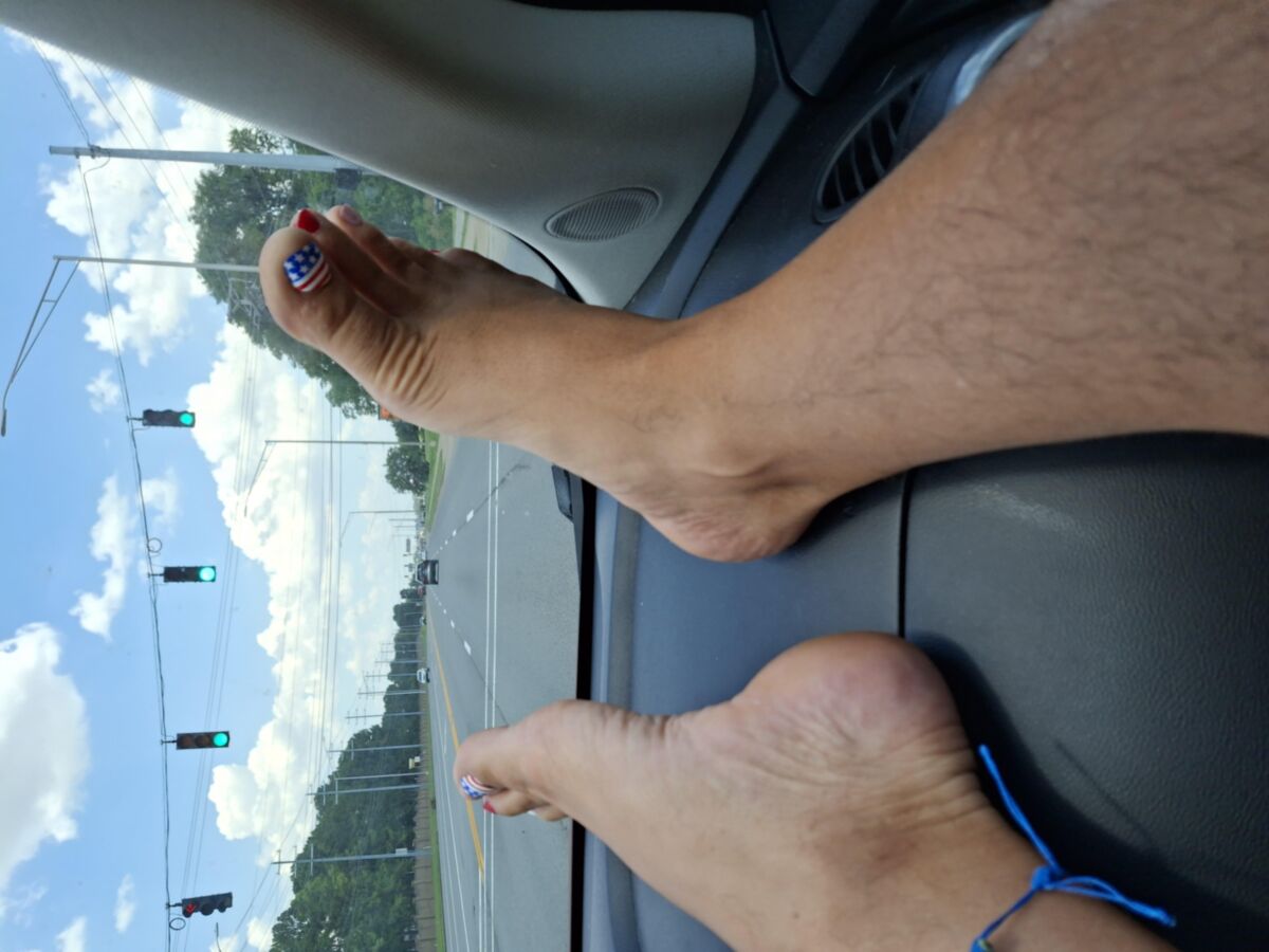 Anbetung und Absprung auf meinen Flip Flop Füßen