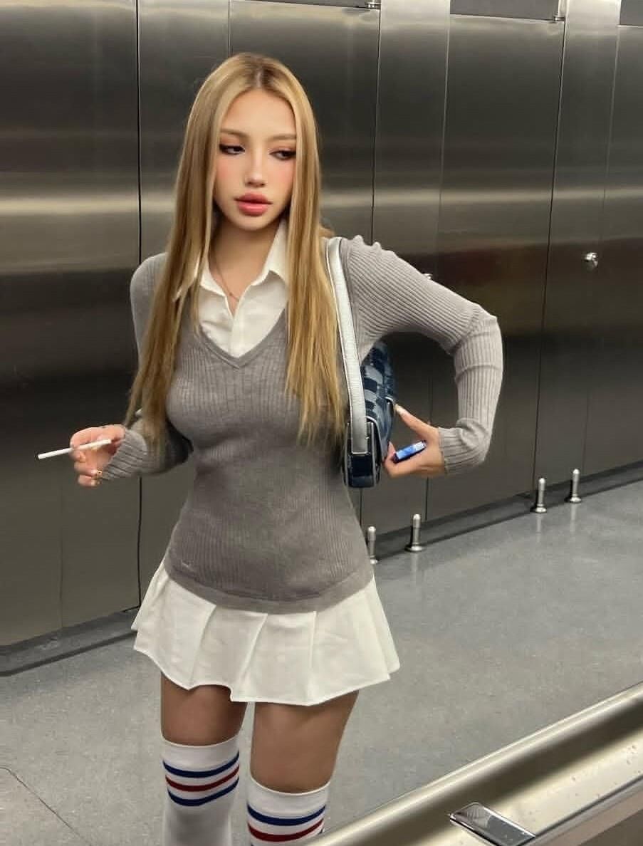 Sexy dresses and outfits 