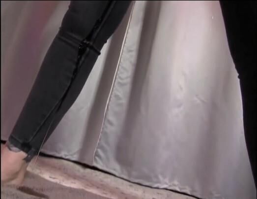 goth girl pissing her jeans